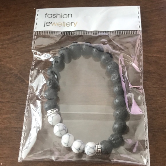 Lava Stone Aromatherapy diffuser bracelet - Picture 1 of 2